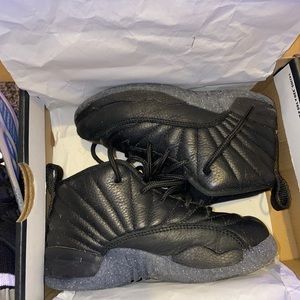 Black JORDAN 12